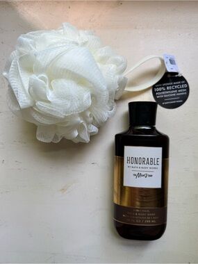 Bath & Body Works Honorable 3-in-1 Hair, Face & Body Wash with Bath Sponge